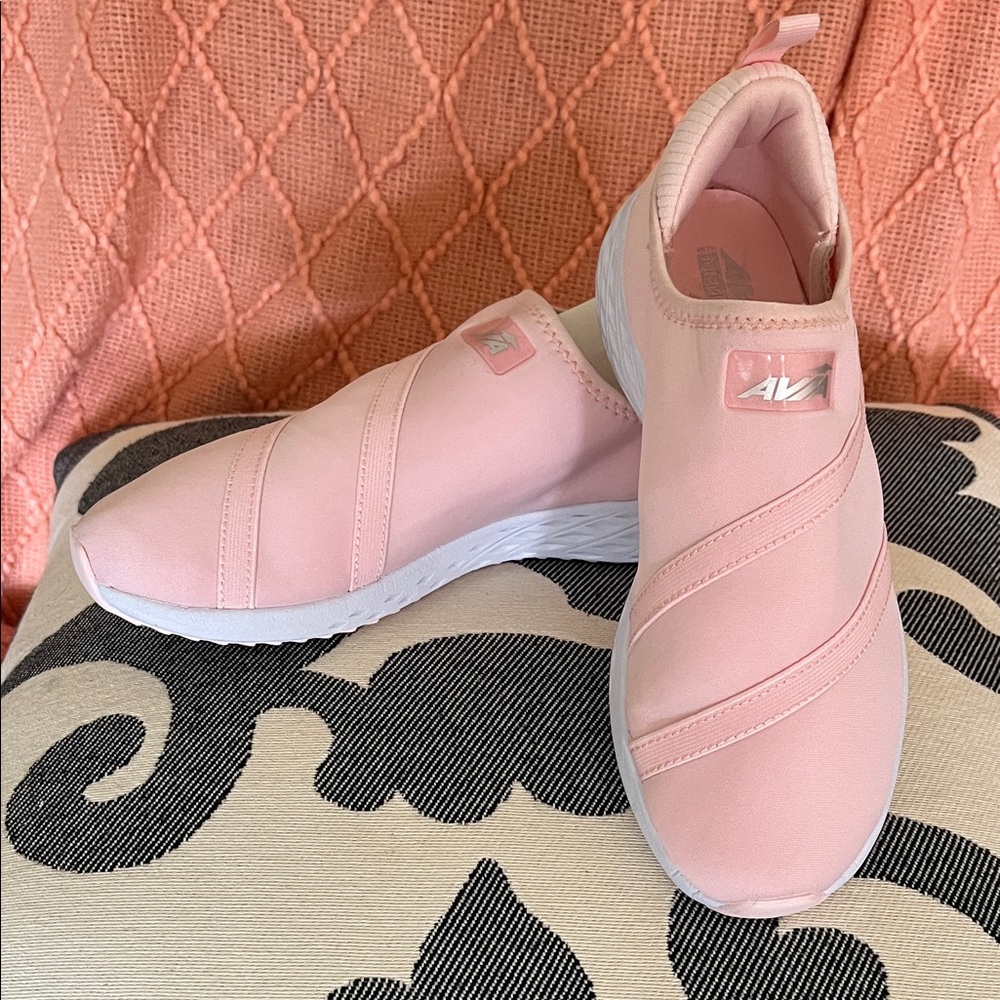 Baby pink AVIA tennis shoes